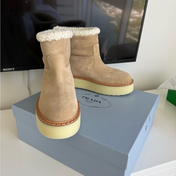 Prada Shearling Boot 40 - Picture 13 of 14